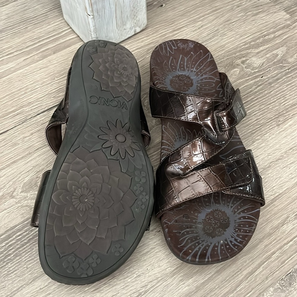 Vionic sandals/10 - Picture 3 of 4